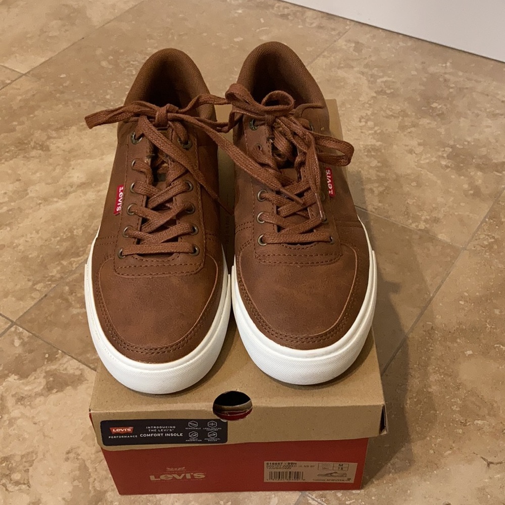 NWOT Men’s Levi’s casual shoe size 7.5